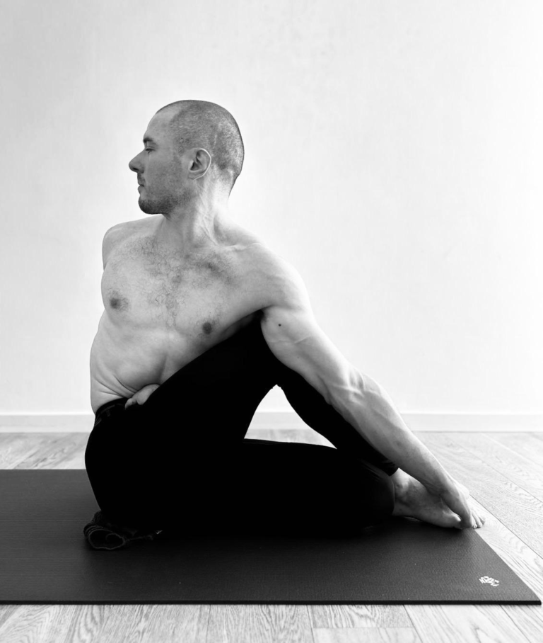 Image Adrien Yoga posture